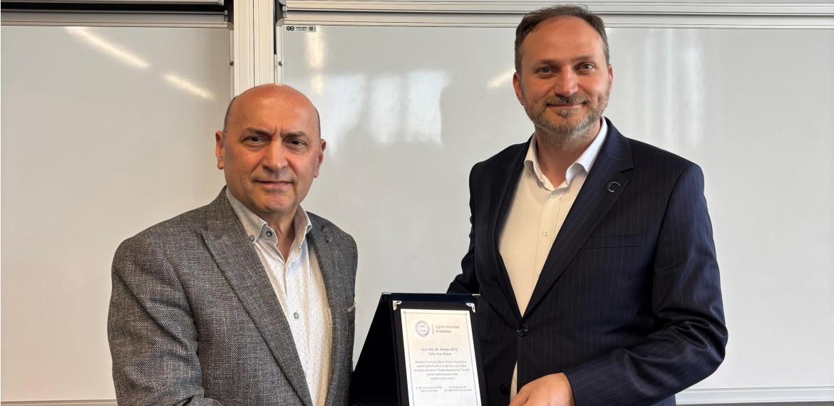 '' Neden Duramıyoruz? '' başlıklı Seminer 27 Nisan 2026 Pazartesi günü, saat:13.00'de M.Ü. Recep Tayyip Erdoğan Külliyesi Atatürk Eğitim Fakültesi'nde gerçekleştirilmiştir.