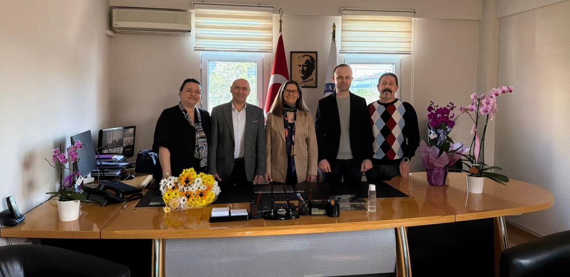 Yabancı Diller Yüksek Okulu Müdürlüğüne atanan Prof. Dr. Yaprak Türkan Yücelsin Taş Hocamıza ziyaret.